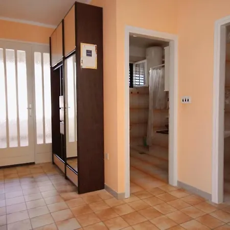 With Parking Space Rabac, Labin - 2340 شقة